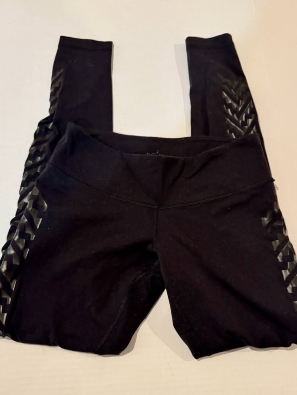 Lululemon Women's Leggings (Size 8) Black WunderUnder Aztec Print Faux Leather - Picture 4 of 5